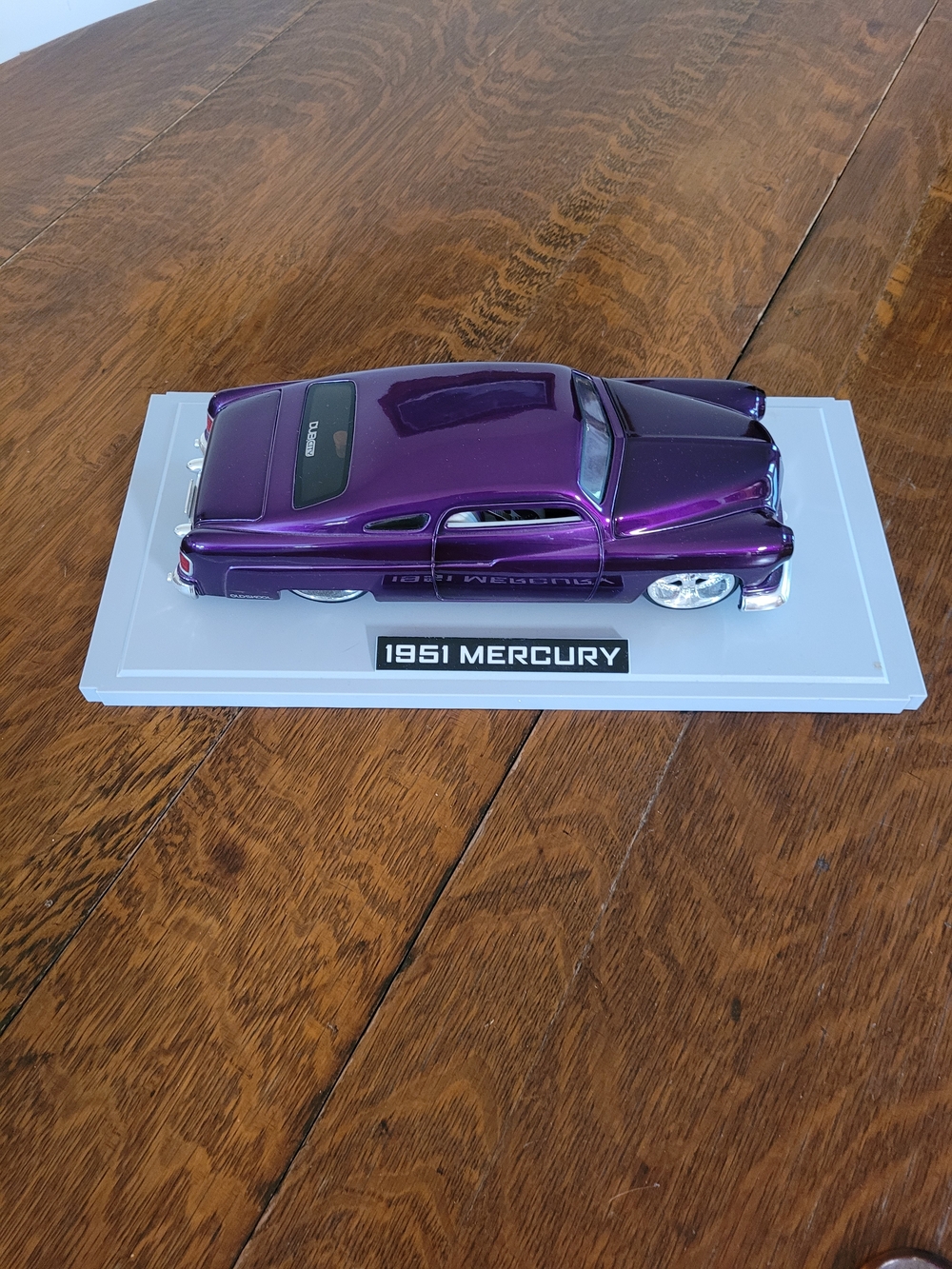 Jada :18 Scale Classic 1951 Mercury Diecast Metallic Purple Model Car